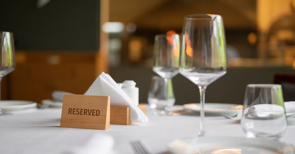 Top 5 Benefits of Using Reservation System for Your Restaurant